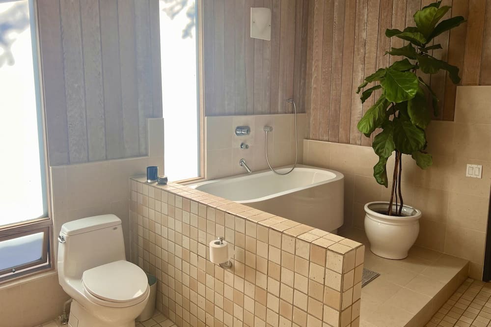 Photo of Bathroom in Mission Hills