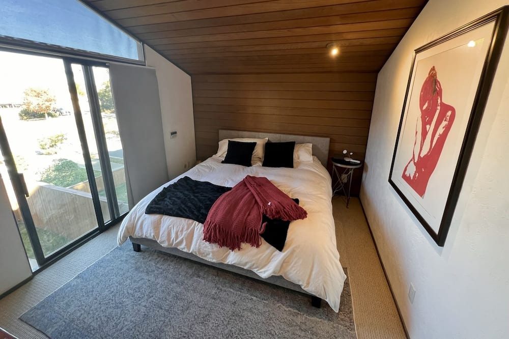 Photo of Bedroom in Mission Hills