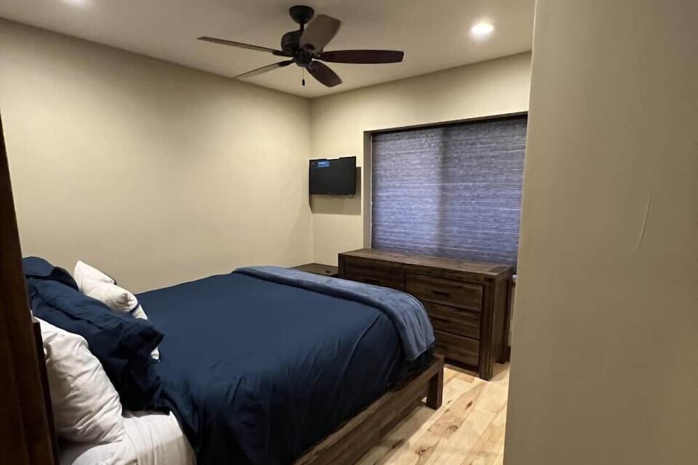 Photo of Bedroom in Al Tahoe