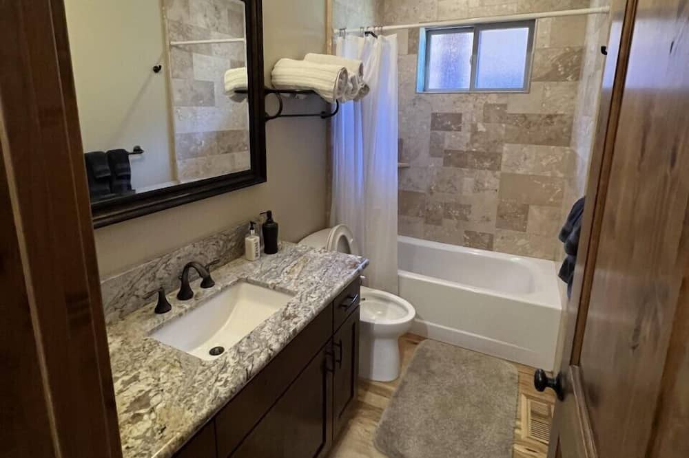 Photo of Bathroom in Al Tahoe