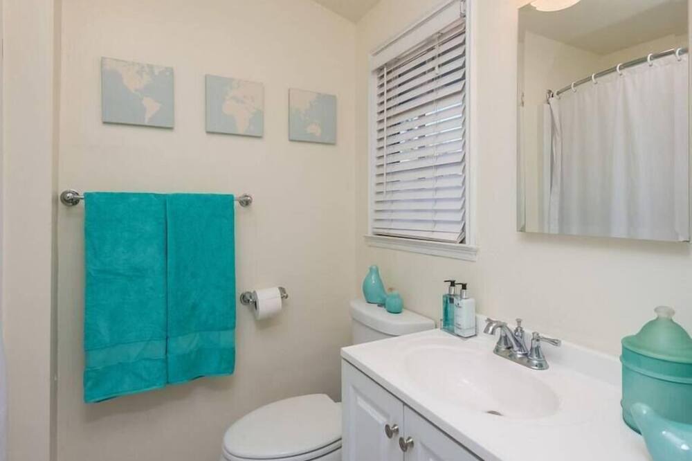 Photo of Bathroom in Encanto