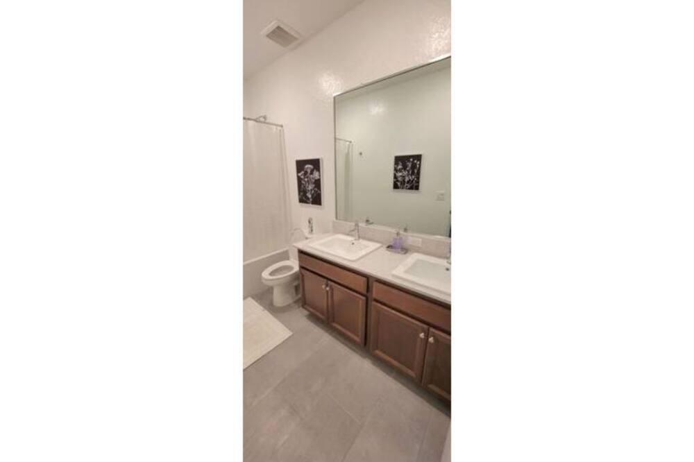 Photo of Bathroom in Roosevelt