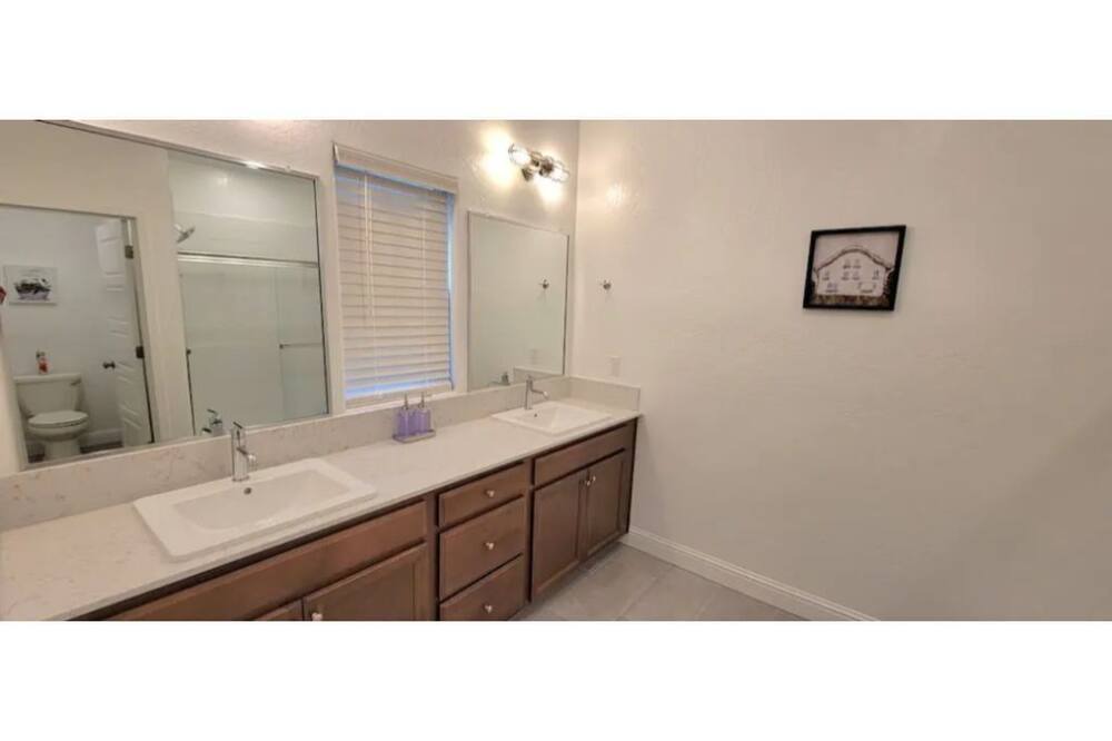 Photo of Bathroom in Roosevelt
