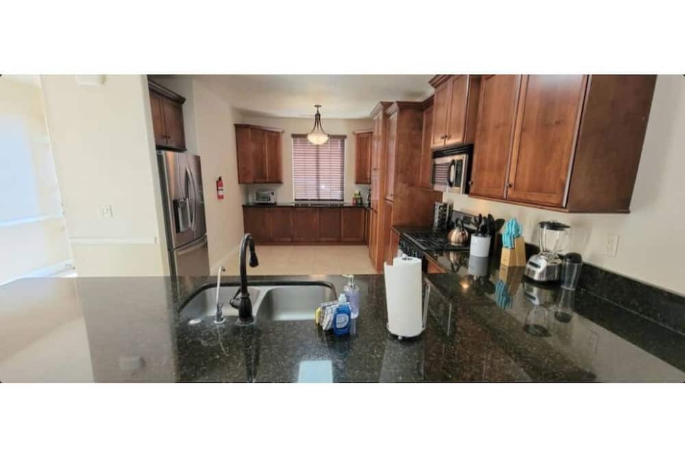 Photo of Kitchen in Roosevelt
