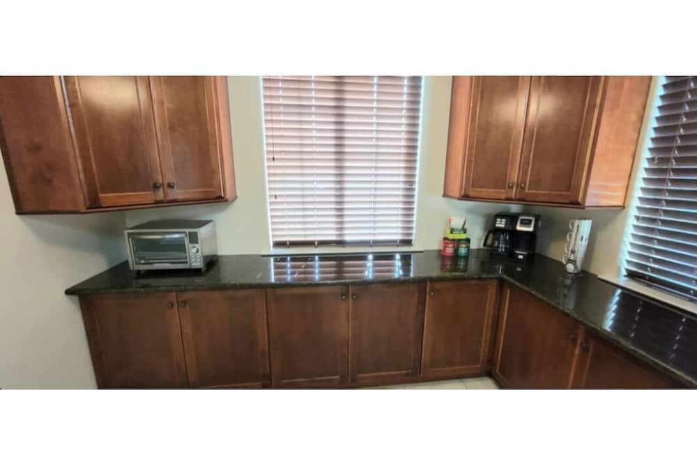 Photo of Kitchen in Roosevelt