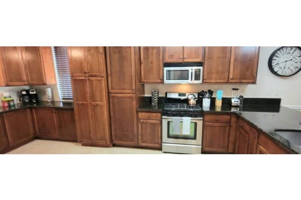 Photo of Kitchen in Roosevelt