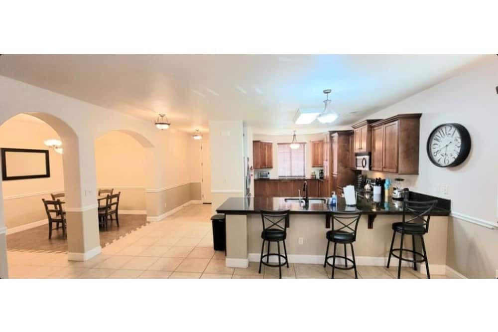 Photo of Kitchen in Roosevelt