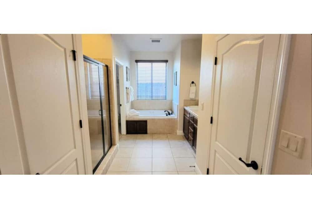 Photo of Kitchen in Roosevelt