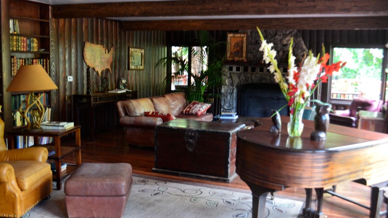 Photo of Livingroom in Guerneville
