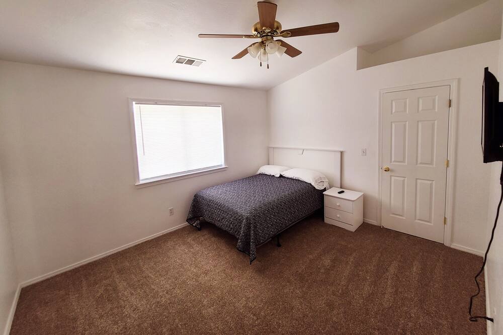 Photo of Bedroom in Porterville