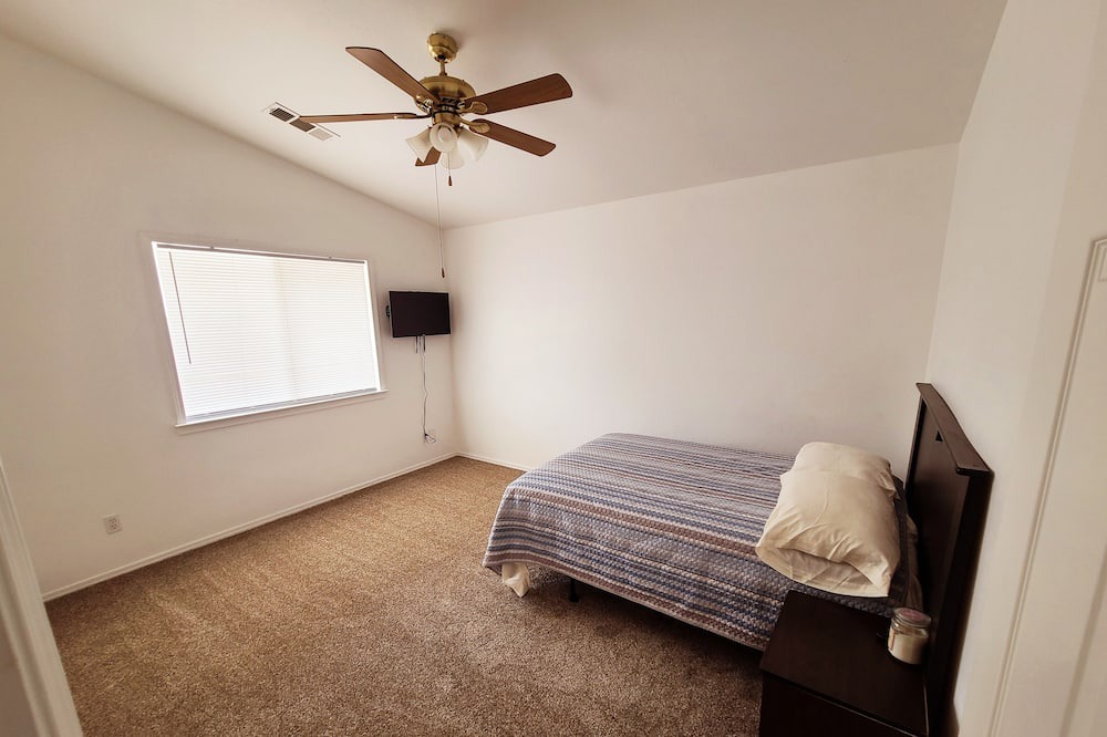 Photo of Bedroom in Porterville