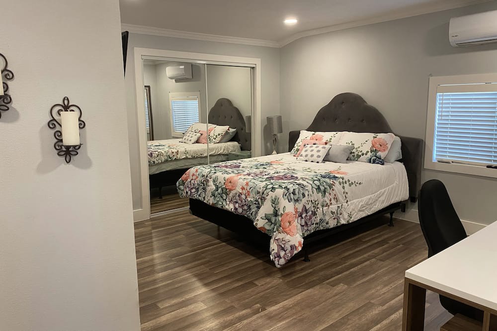 Photo of Bedroom in East Palo Alto