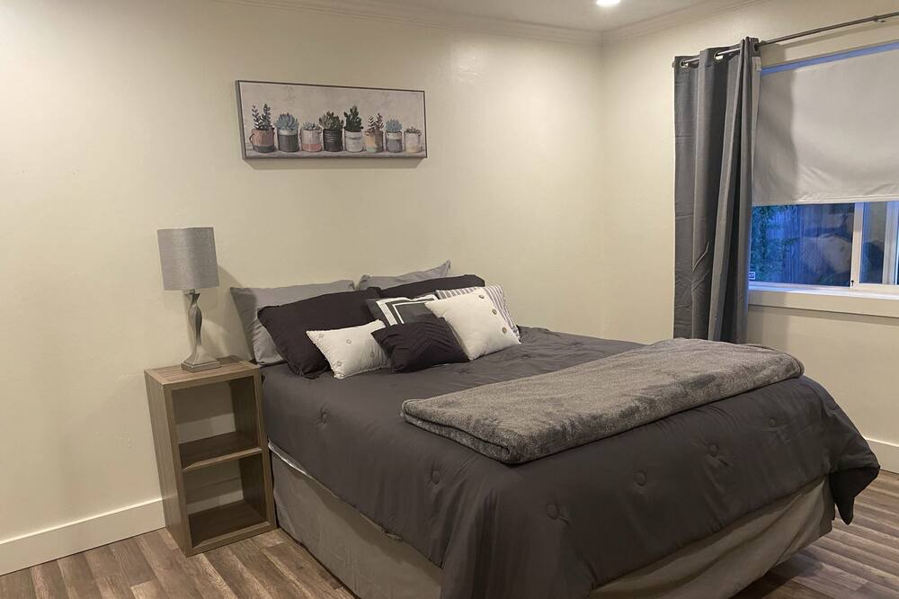 Photo of Bedroom in East Palo Alto