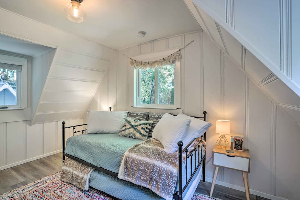 Photo of Bedroom in Arrowhead Villas
