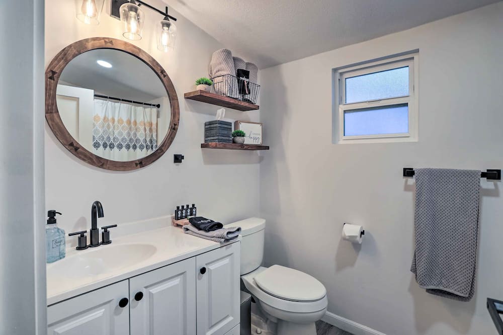 Photo of Bathroom in Arrowhead Villas