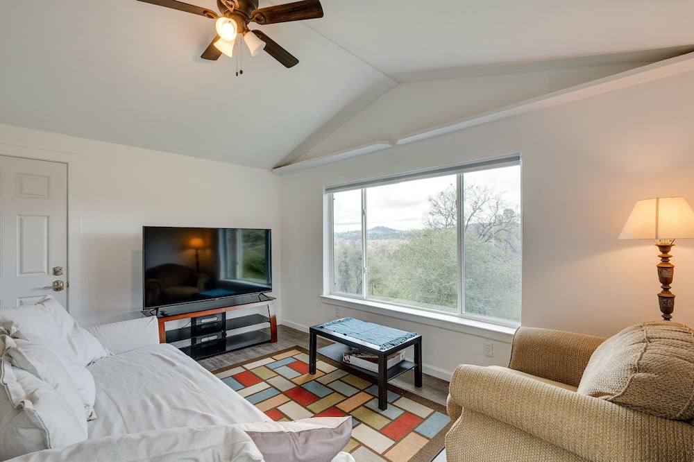 Photo of Livingroom in Penn Valley
