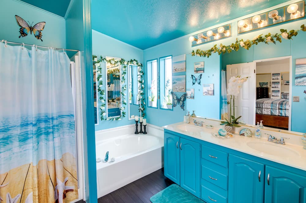 Photo of Bathroom in Red Bluff