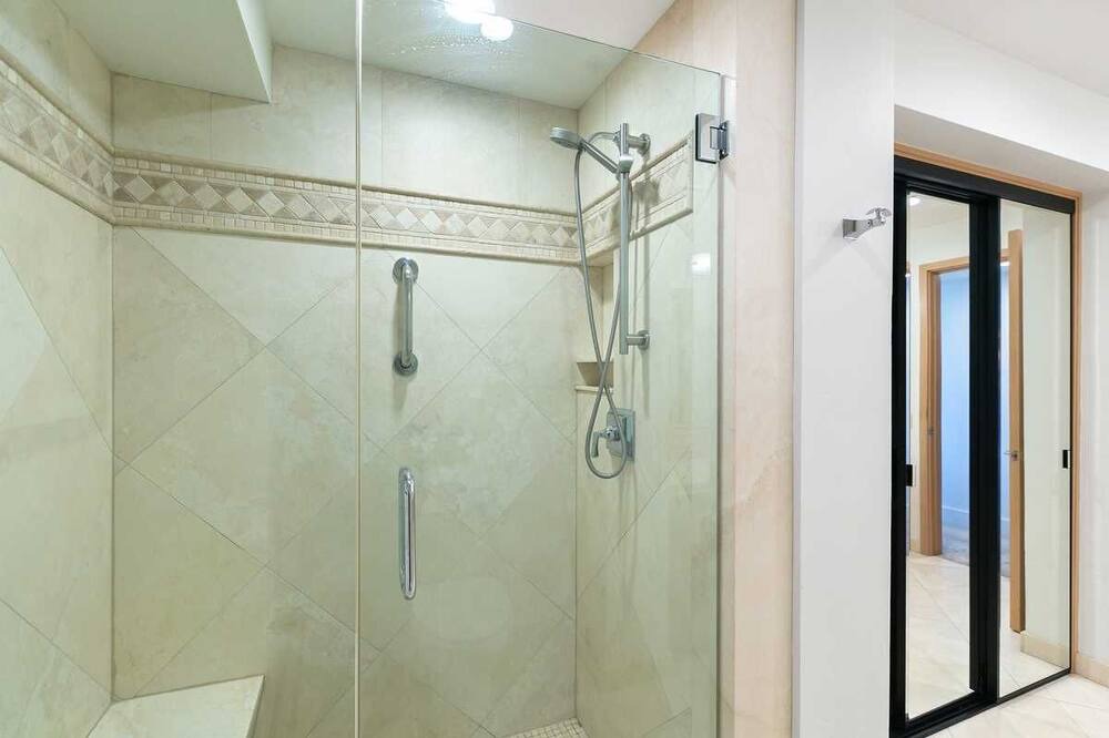 Photo of Bathroom in Pacific Terrace