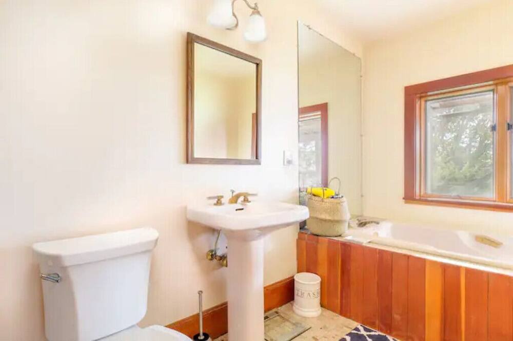 Photo of Bathroom in Dolores Heights
