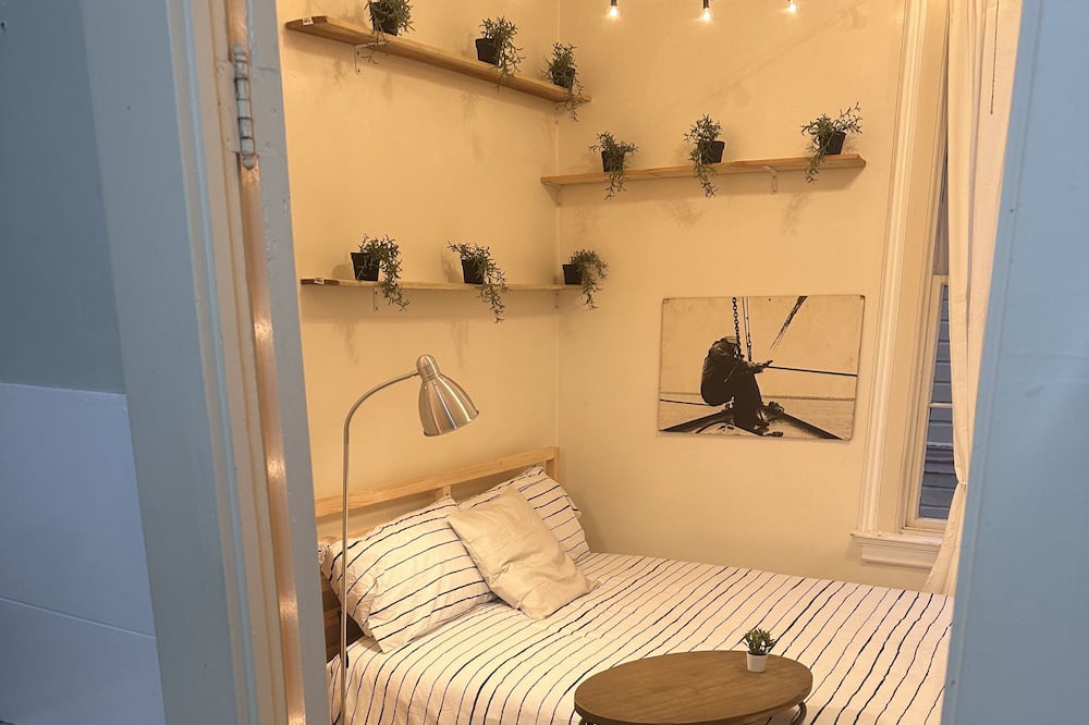 Photo of Bedroom in Downtown Berkeley