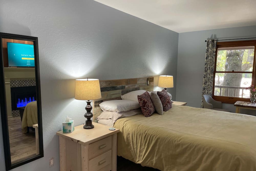 Photo of Bedroom in Lake Wildwood