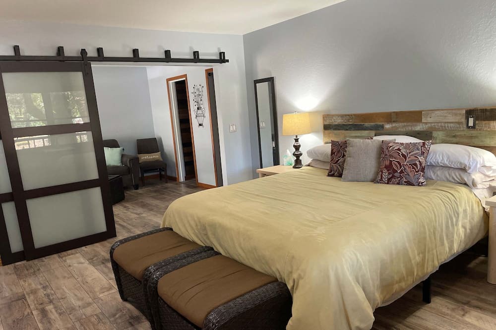 Photo of Bedroom in Lake Wildwood