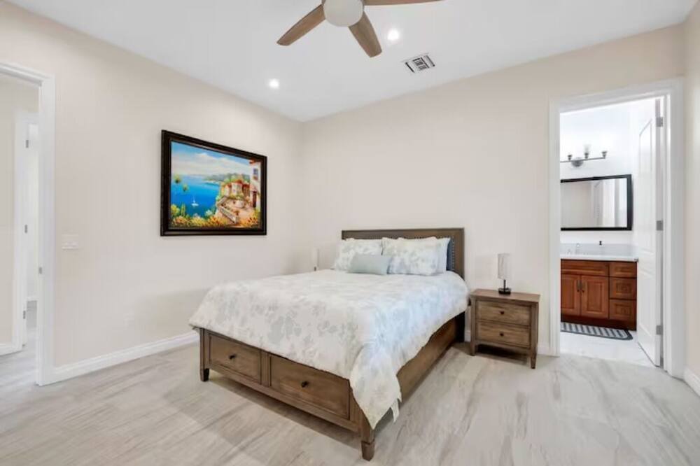 Photo of Bedroom in Northridge