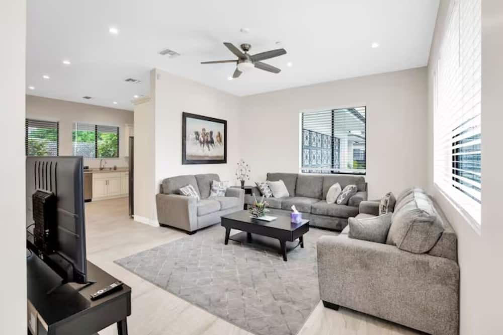 Photo of Livingroom in Northridge