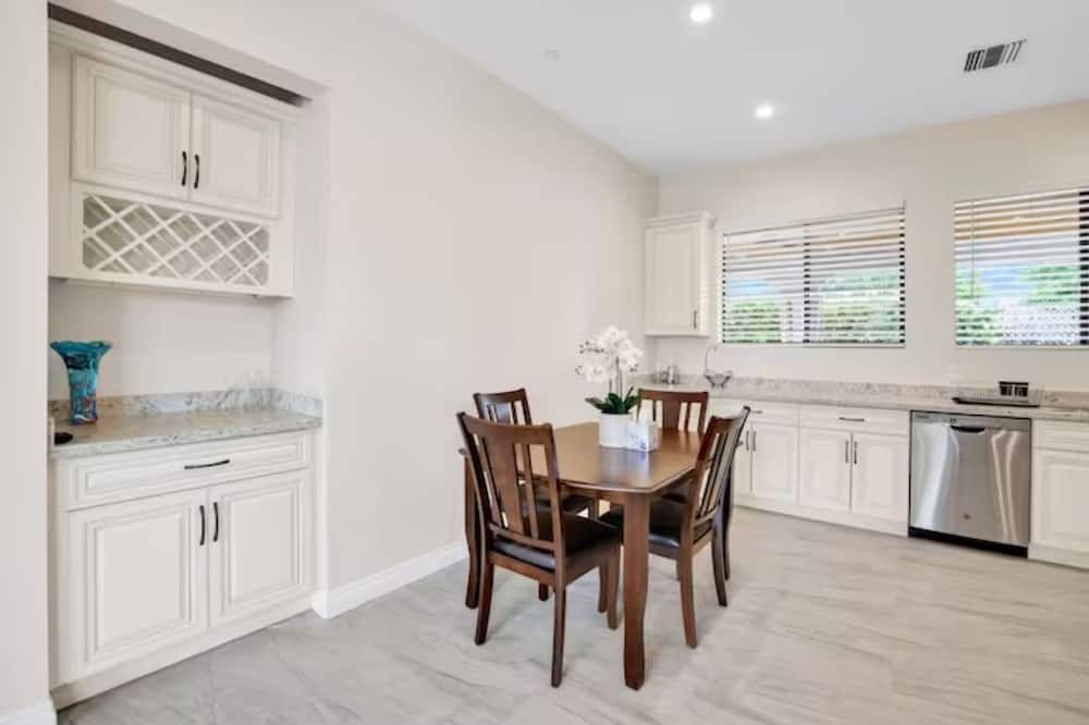 Photo of Kitchen in Northridge