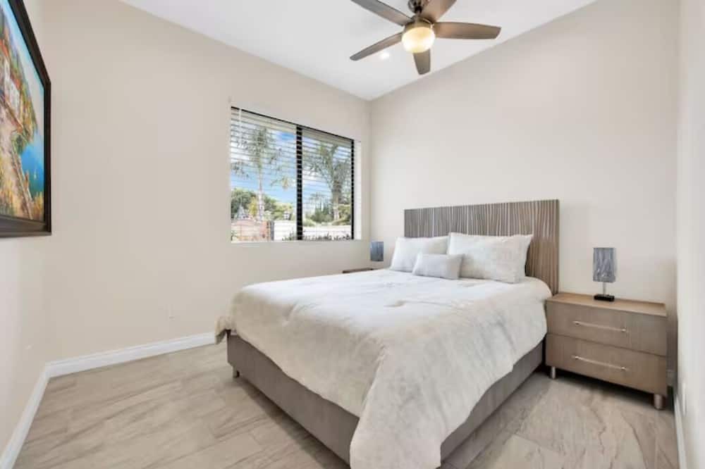 Photo of Bedroom in Northridge