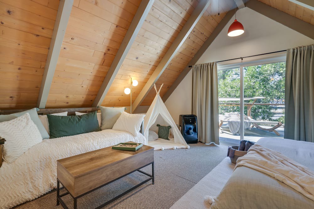 Photo of Bedroom in Groveland