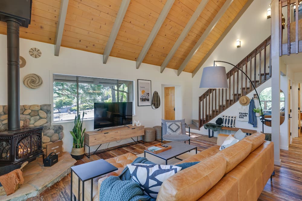 Photo of Livingroom in Groveland