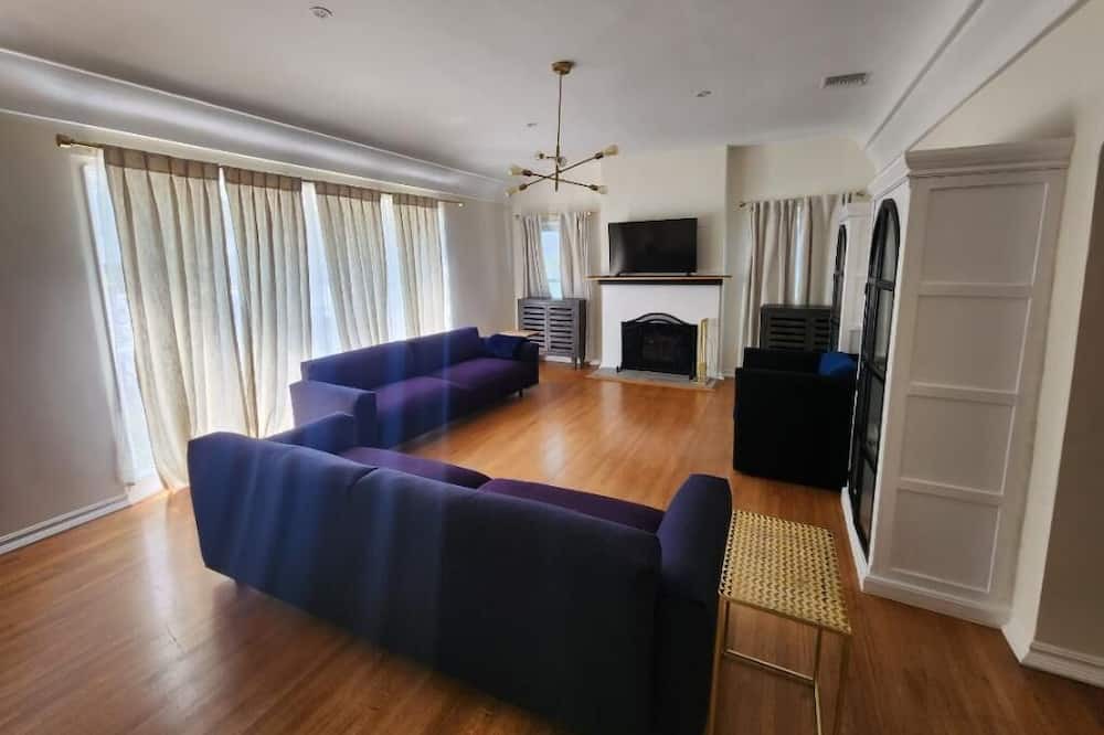 Photo of Livingroom in View Park-Windsor Hills