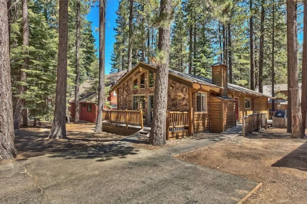 Photo of Outdoor in Pioneer Trail
