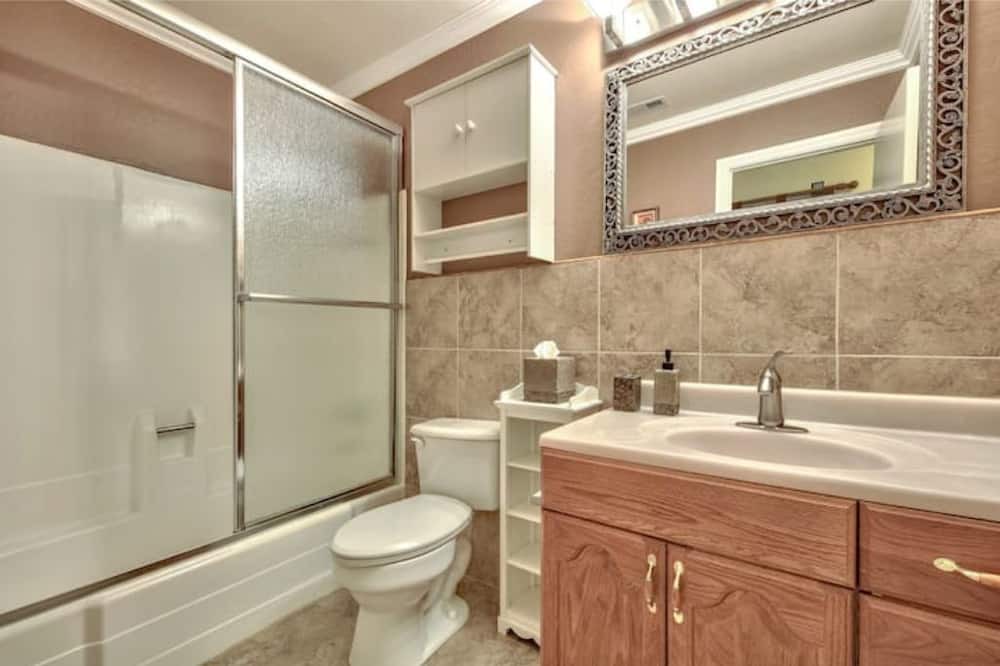 Photo of Bathroom in Pioneer Trail