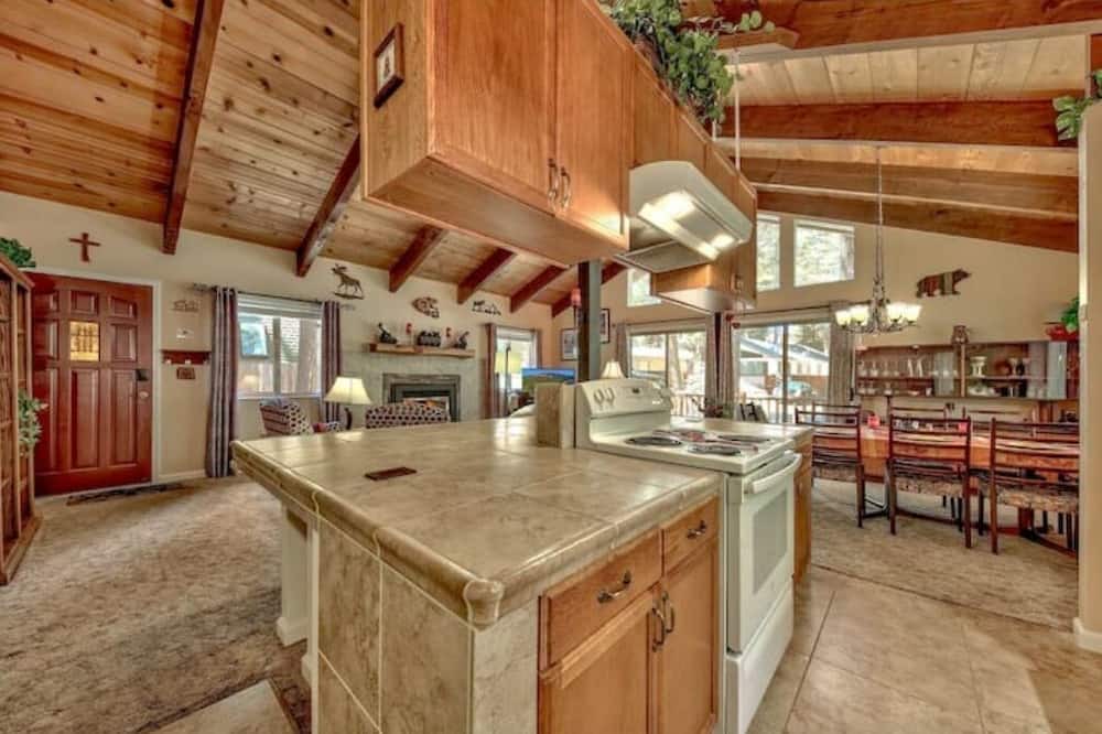 Photo of Kitchen in Pioneer Trail