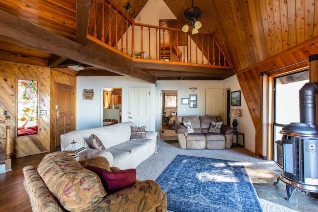 Photo of Livingroom in Palomar Mountain