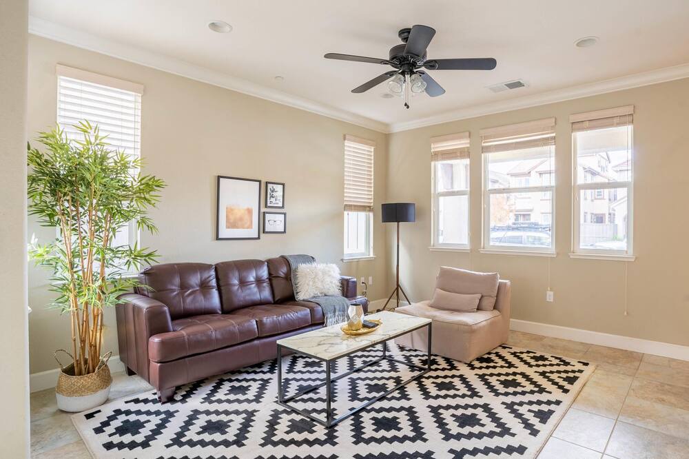 Photo of Livingroom in Edenvale