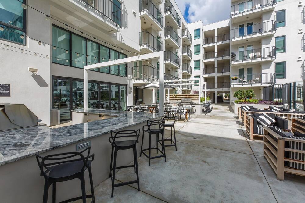 Photo of Outdoor in Wilshire