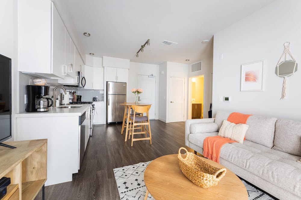 Photo of Livingroom in Wilshire
