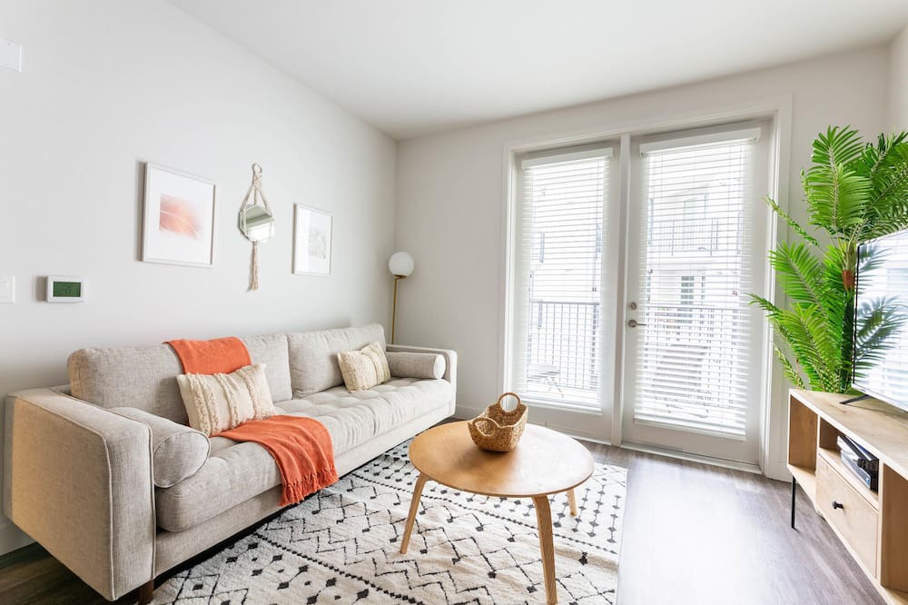 Photo of Livingroom in Wilshire