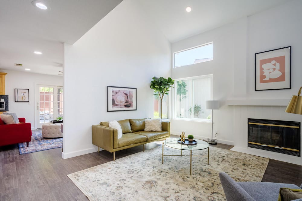 Photo of Livingroom in Pleasanton