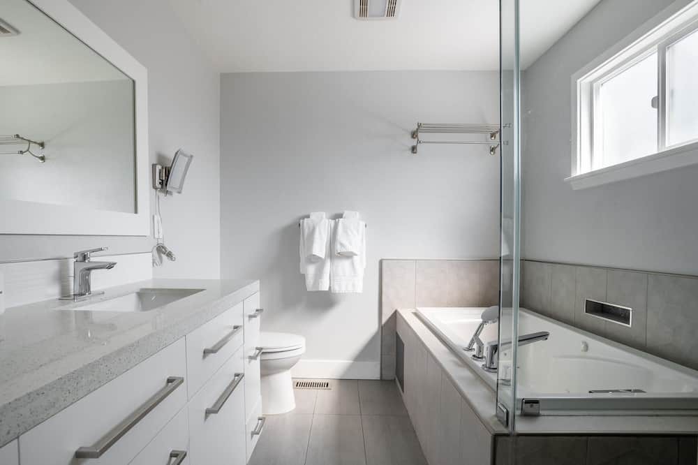 Photo of Bathroom in Berryessa