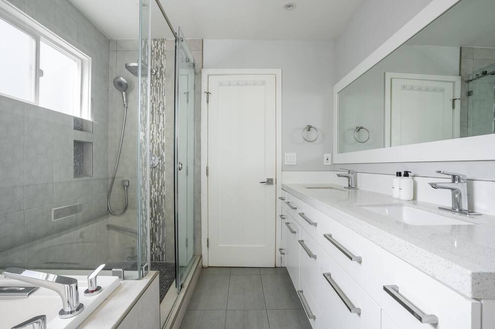 Photo of Bathroom in Berryessa