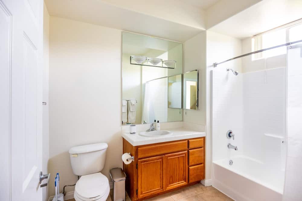 Photo of Bathroom in Thousand Oaks