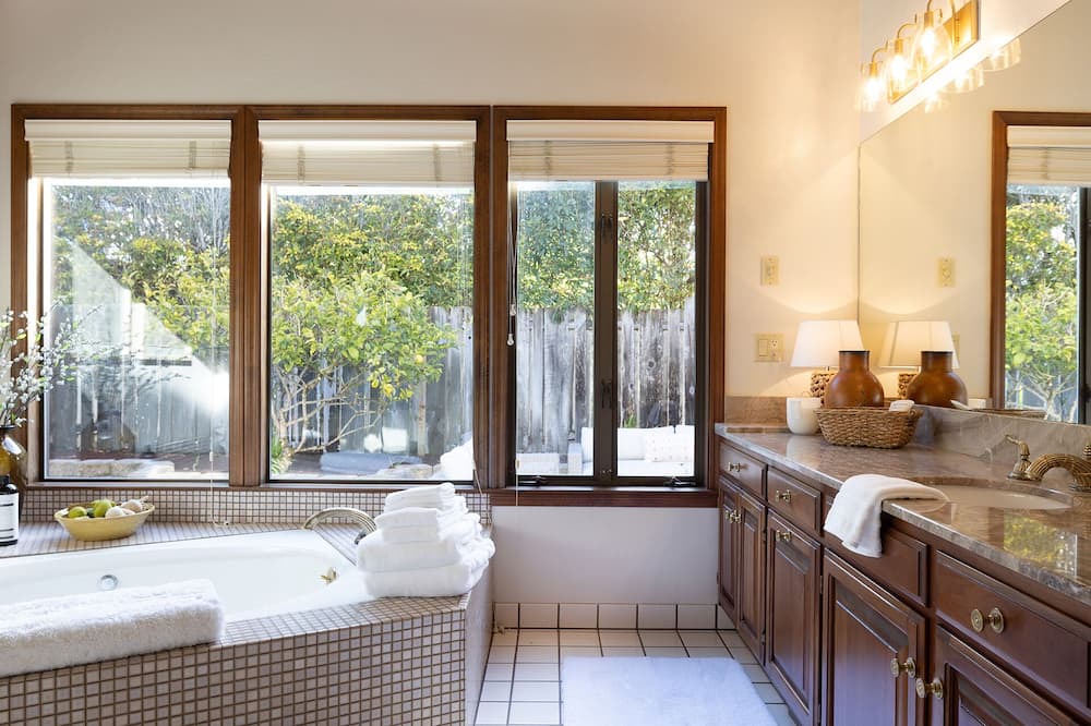 Photo of Bathroom in Carmel Point
