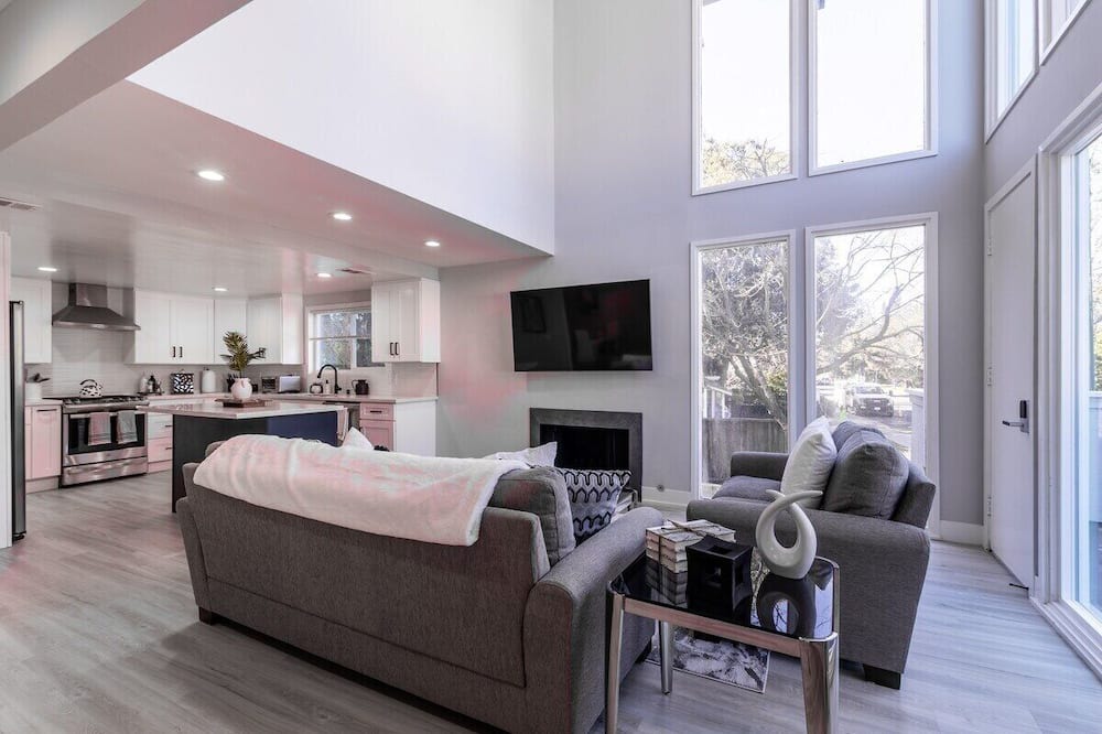 Photo of Livingroom in Menlo Park