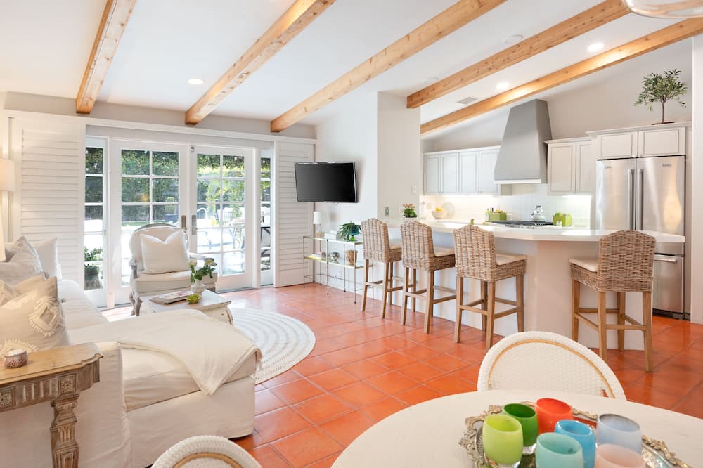 Photo of Livingroom in The Movie Colony