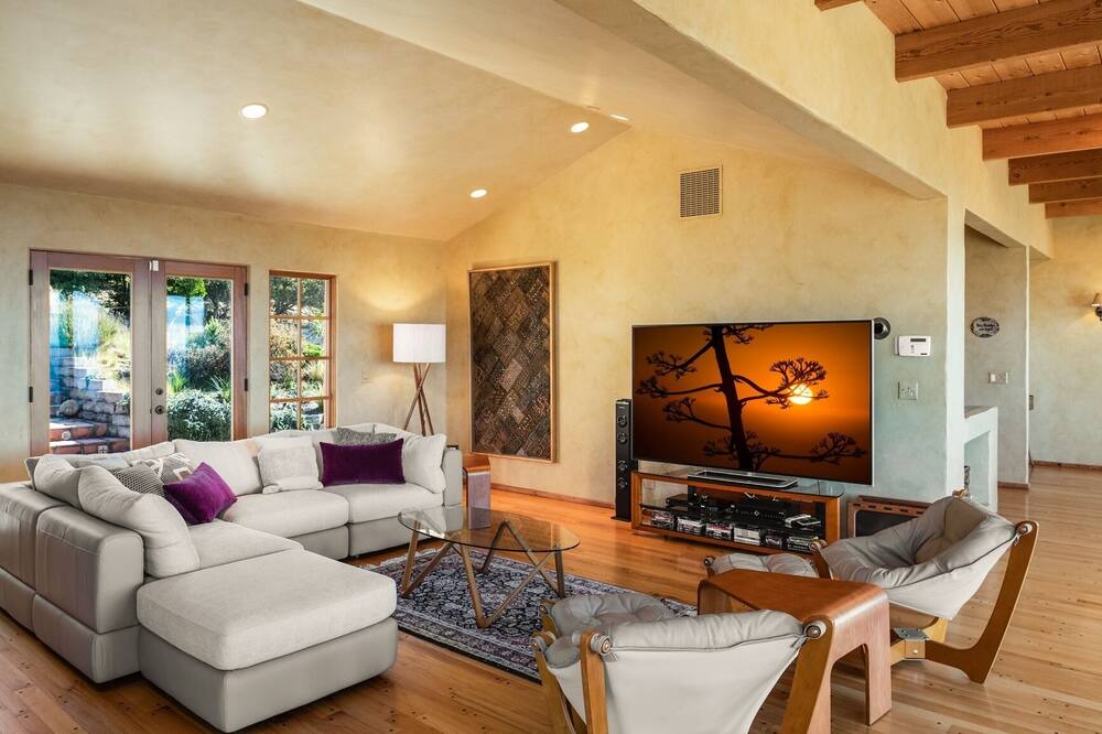 Photo of Livingroom in Carmel Highlands