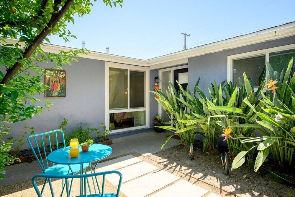 Photo of Outdoor in Canoga Park